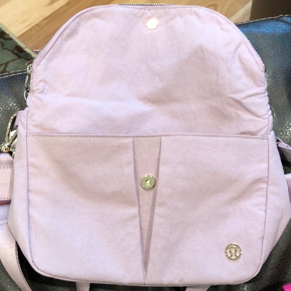 🍋🍋🍋lululemon crossover Bag NWT - Picture 4 of 7